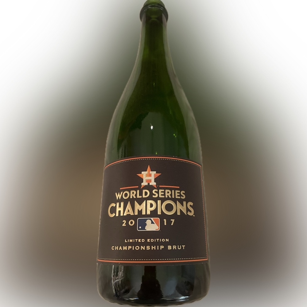 MLB World Series Champions 2017 Limited Edition Bottle - Green and Black